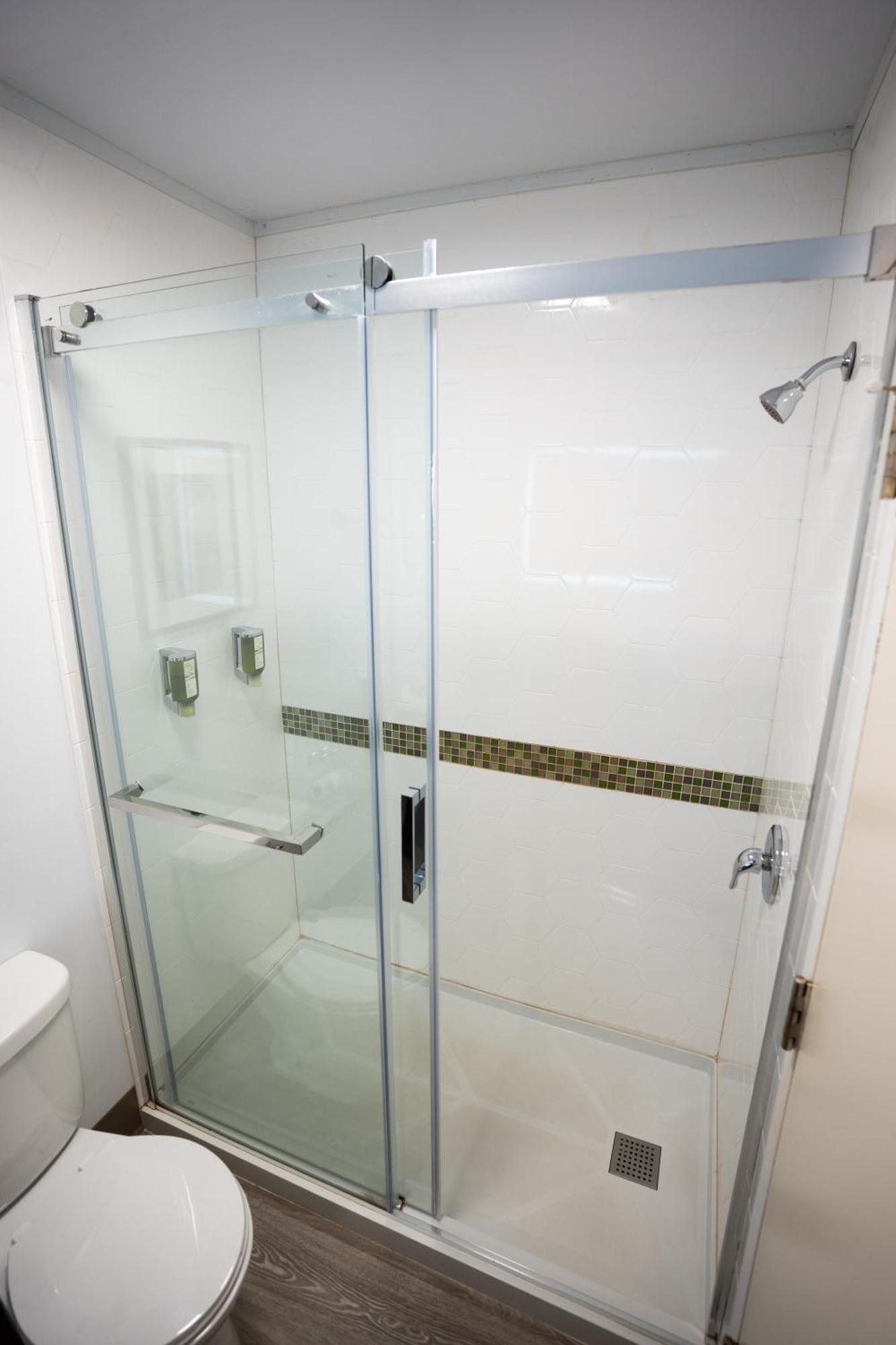 Glengarry Extended Stays Truro Esterno foto