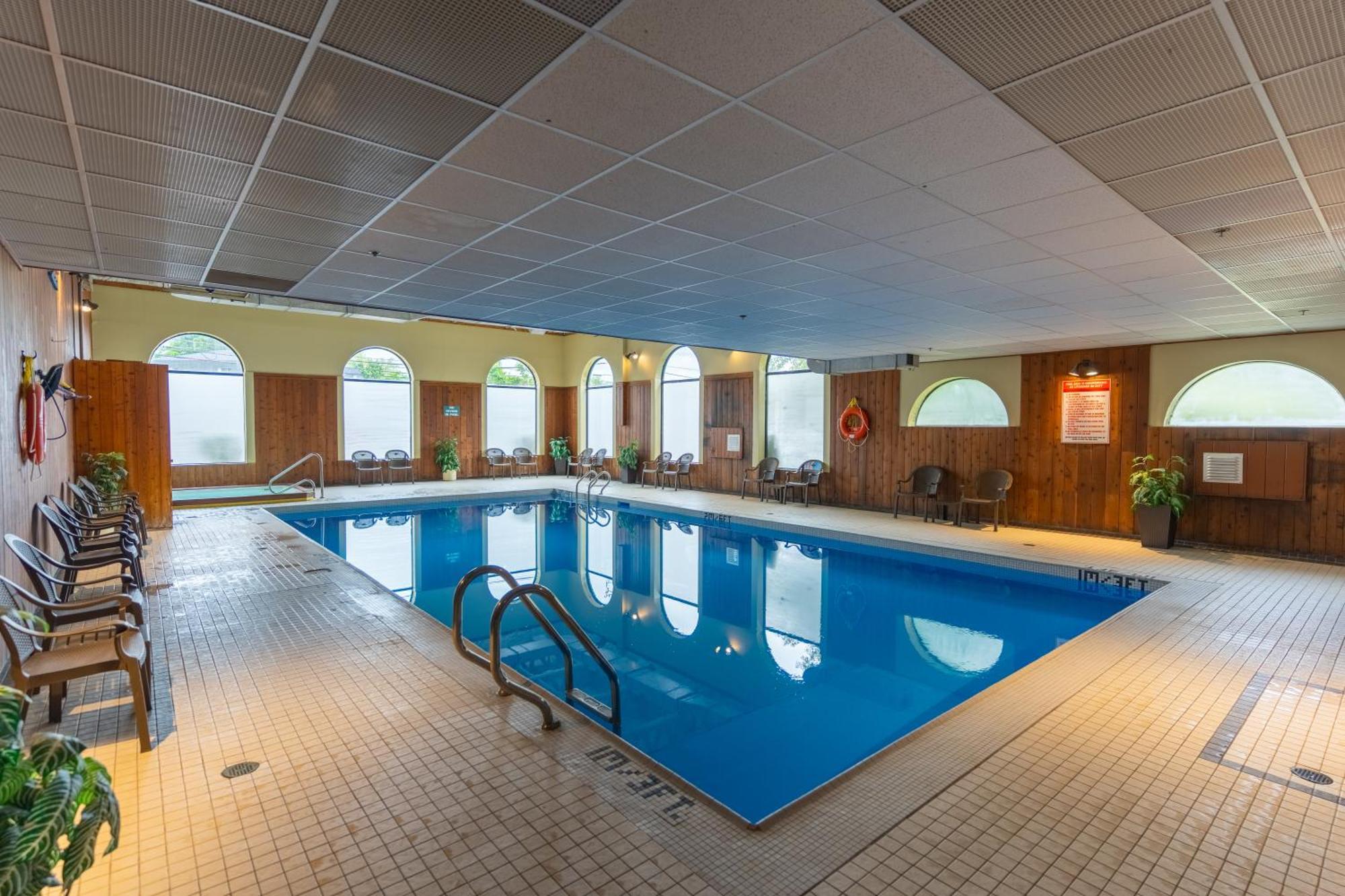 Glengarry Extended Stays Truro Esterno foto