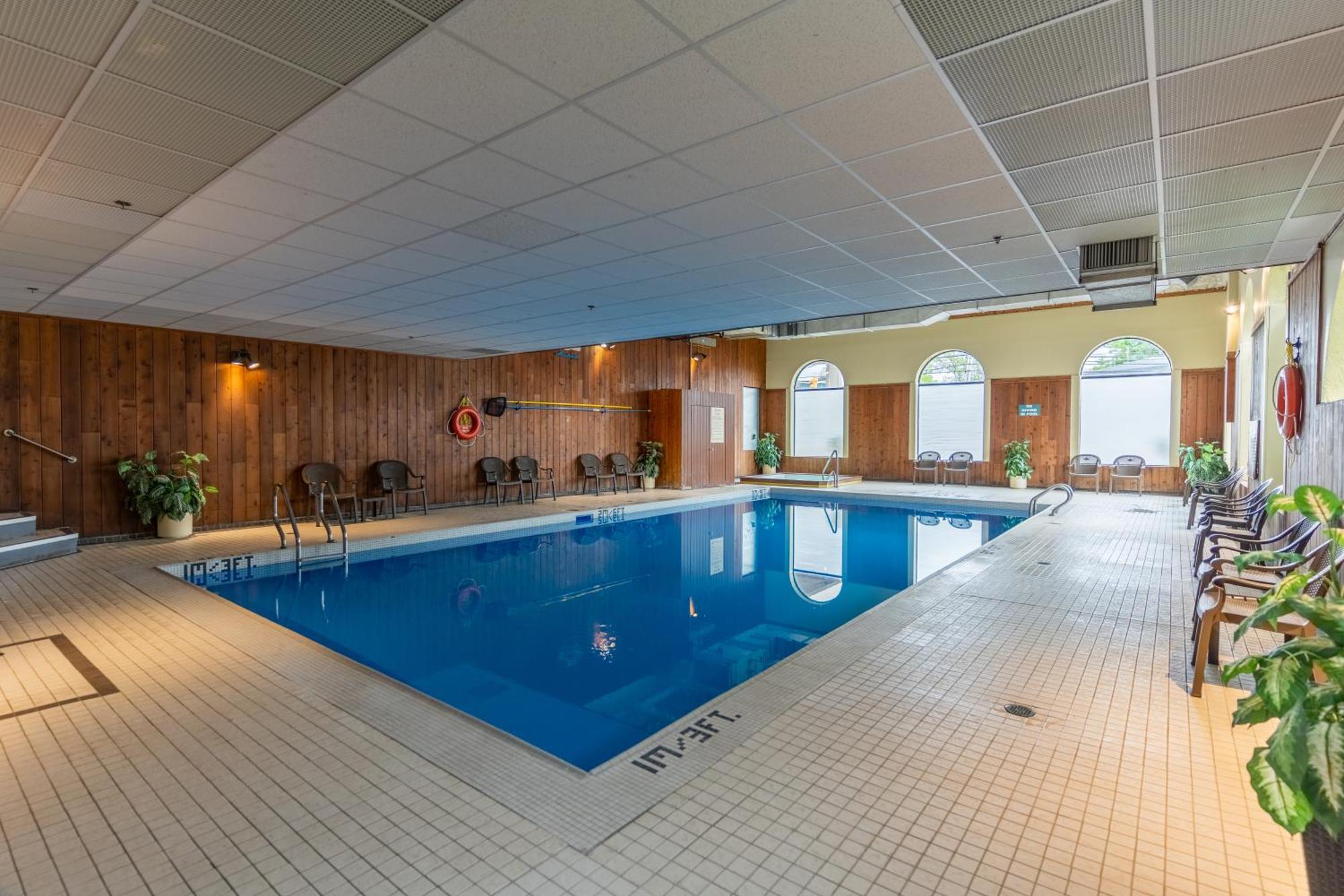 Glengarry Extended Stays Truro Esterno foto