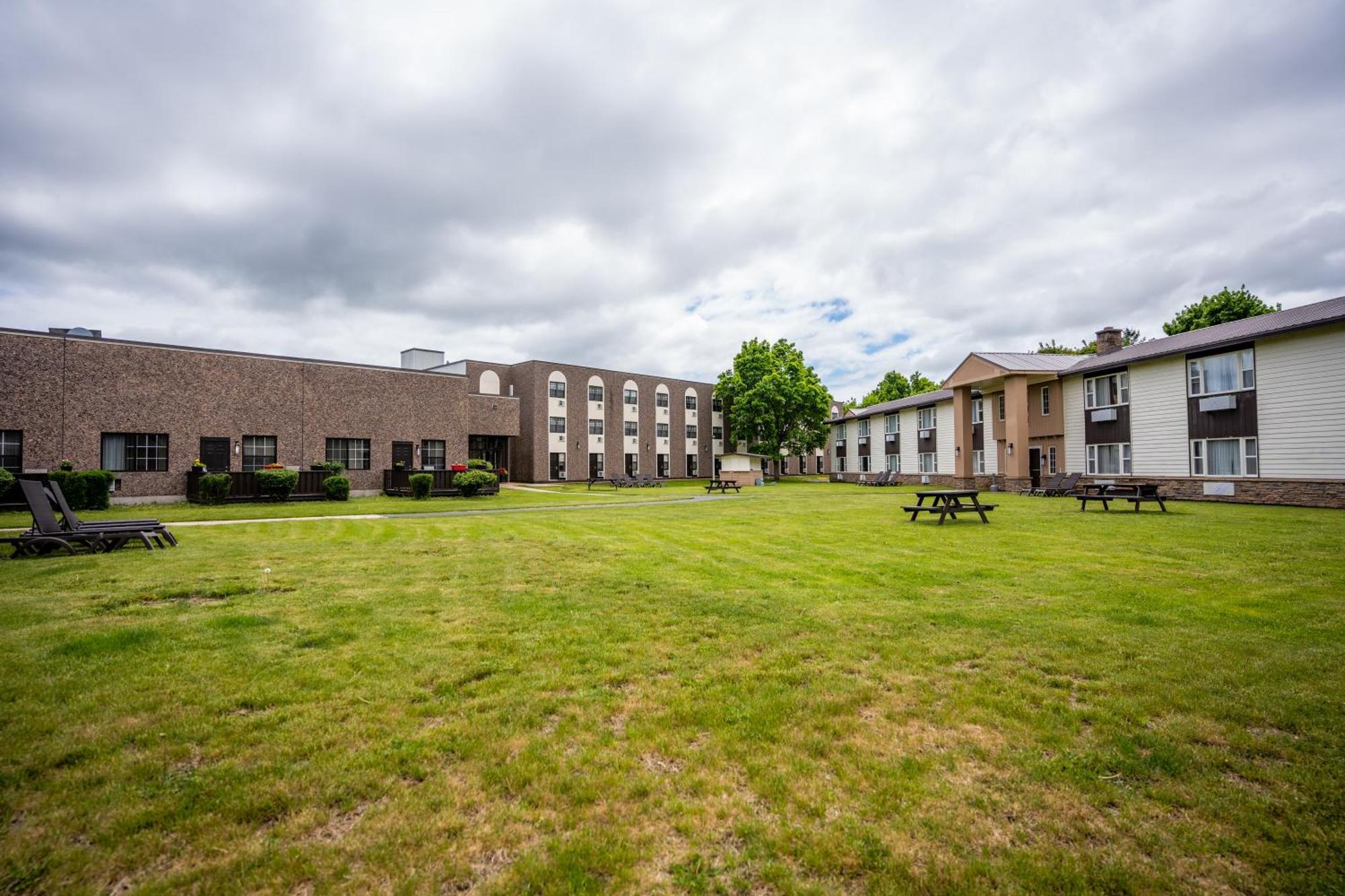 Glengarry Extended Stays Truro Esterno foto